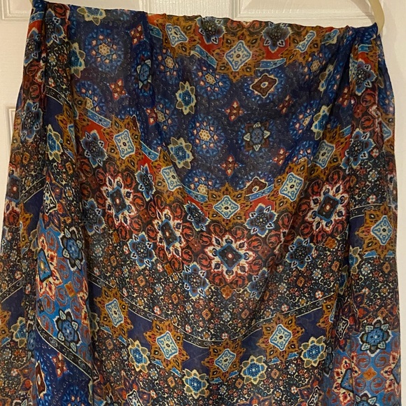 Elegant Blue Patterned Scarf - Picture 4 of 10